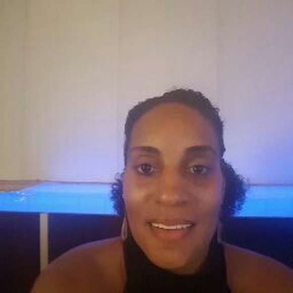 Meet your Posher, Sireka - Picture 1 of 1